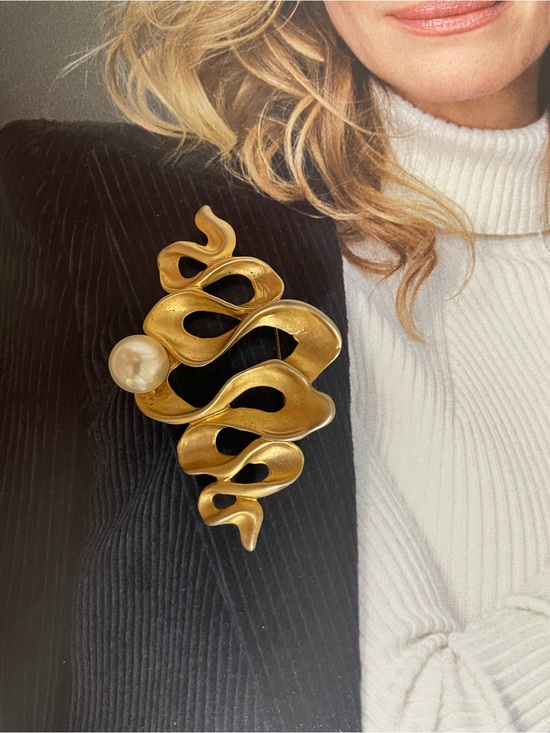 Vintage Jewelry - RARE Abstract modernist vintage ribbon brooch satin matte gold large faux pearl